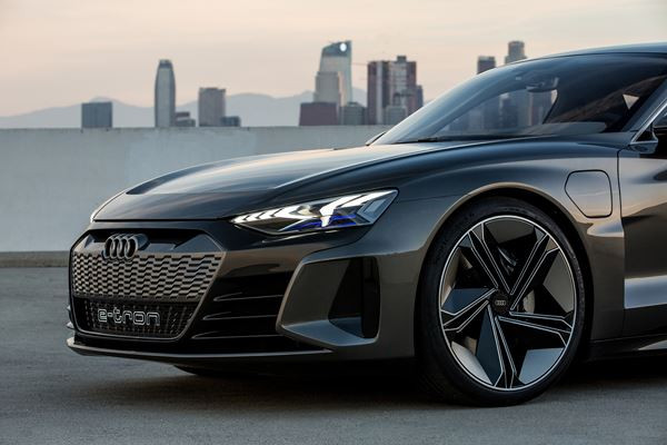 Audi e-tron GT concept: un coupé quatre portes Grand Tourisme électrique