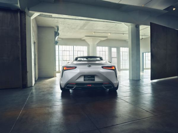 Le concept Lexus LC Cabriolet imagine une déclinaison cabriolet au porte-drapeau LC