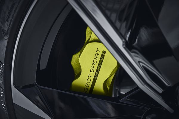Le concept 508 Peugeot Sport Engineered préfigure une berline électrifiée radicale