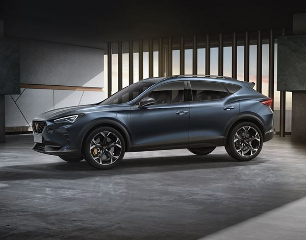 Le concept-car Cupra Formentor adopte des formes sculptées