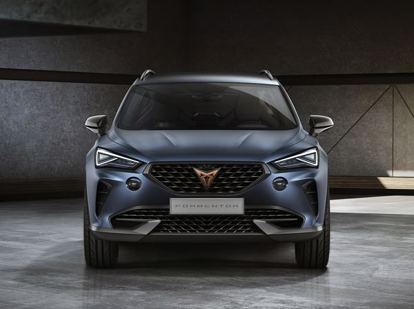 Le concept-car Cupra Formentor adopte des formes sculptées