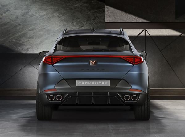 Le concept-car Cupra Formentor adopte des formes sculptées