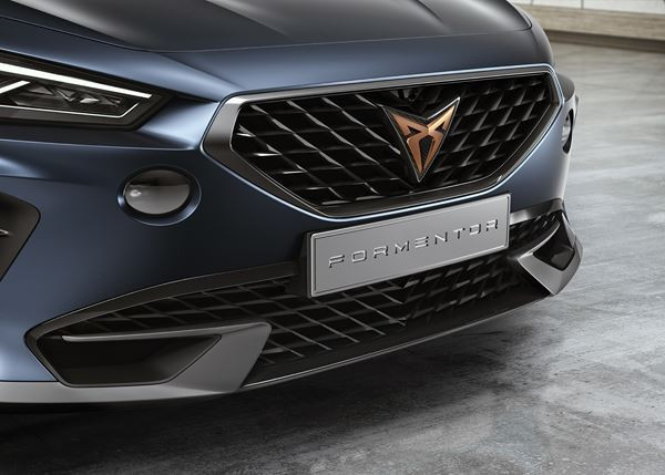 Le concept-car Cupra Formentor adopte des formes sculptées
