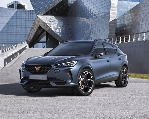 Le concept-car Cupra Formentor adopte des formes sculptées