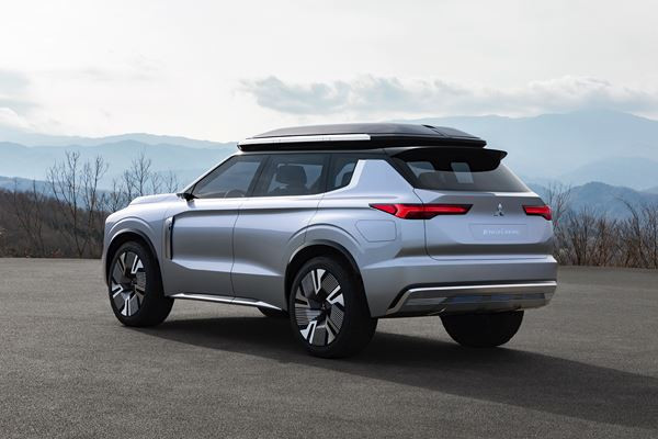 Mitsubishi Engelberg Tourer: un SUV hybride rechargeable à transmission intégrale