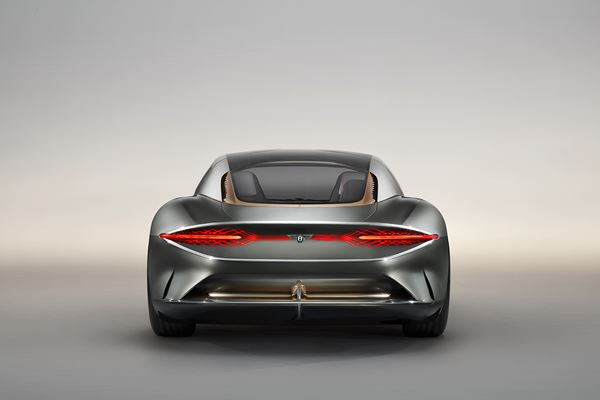 Le concept EXP 100 GT dévoile la conception de l’avenir de la mobilité de luxe Bentley