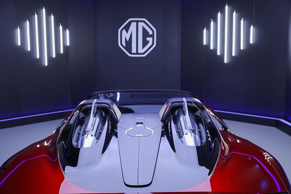 Le concept de roadster électrique MG Cyberster affiche une autonomie de 800 km