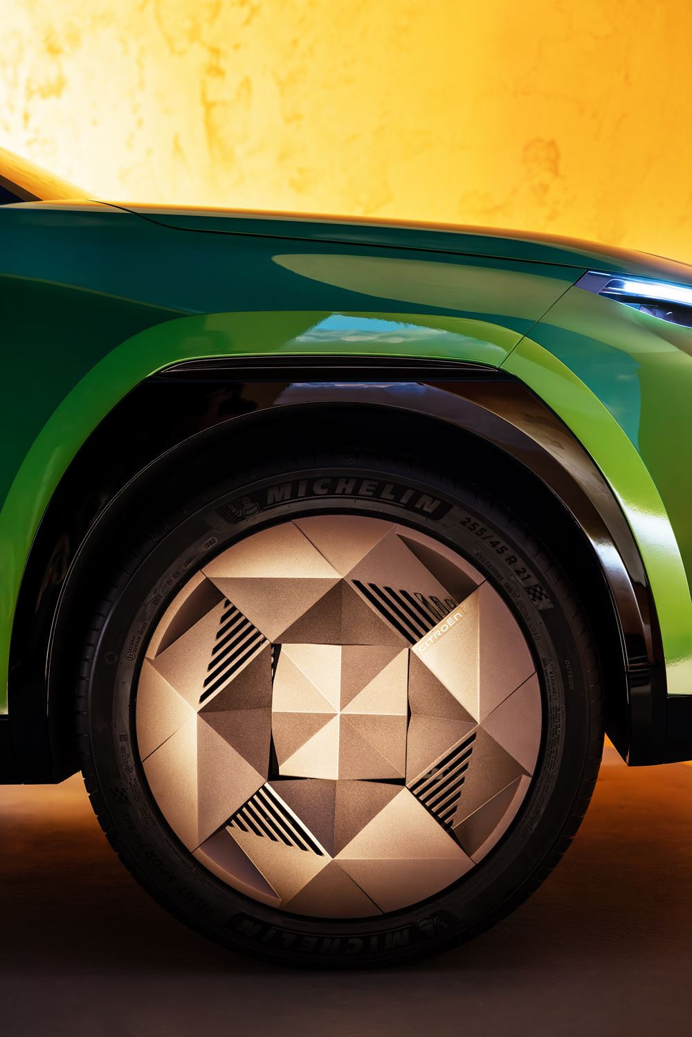 Le Citroën C5 Aircross Concept affiche un design musclé plein de caractère