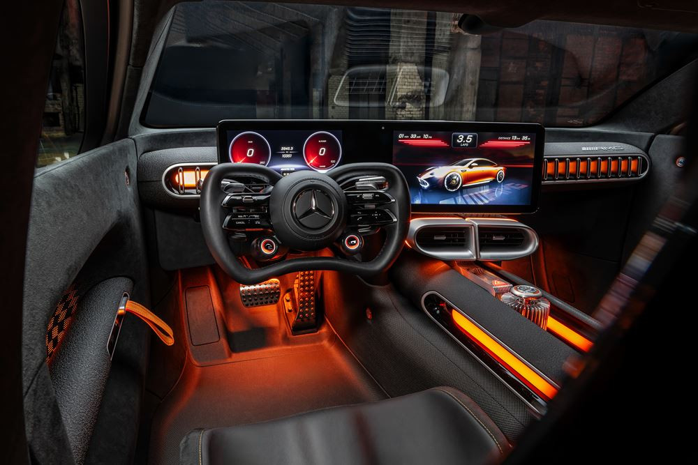 Le concept de coupé quatre portes AMG GT XX embarque un programme technologique électrique d'avant-garde
