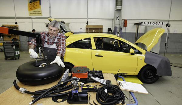Découvrez la transformation en usine d'une voiture GPL Opel
