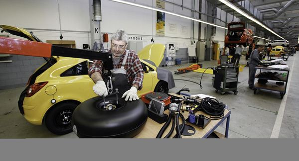 Découvrez la transformation en usine d'une voiture GPL Opel