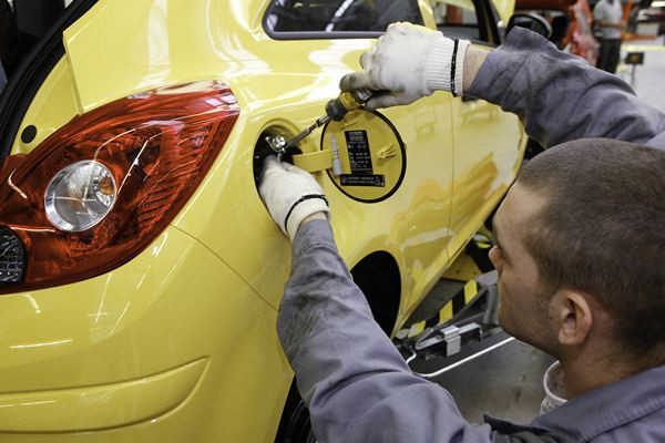 Découvrez la transformation en usine d'une voiture GPL Opel