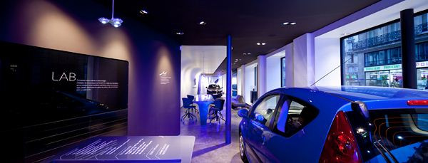 Peugeot présente un concept de distribution automobile destiné au centre ville