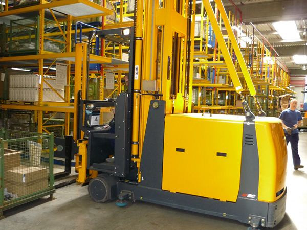 Visite au cœur du centre logistique pièces de rechange Mercedes de Valenciennes
