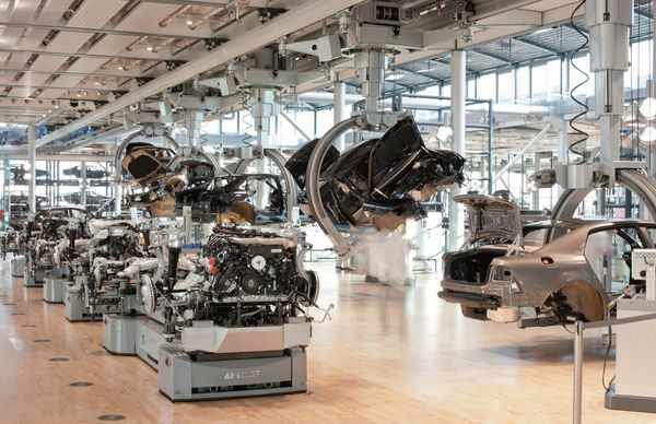 Dans les coulisses de la manufacture transparente Volkswagen de Dresde