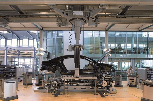 Dans les coulisses de la manufacture transparente Volkswagen de Dresde