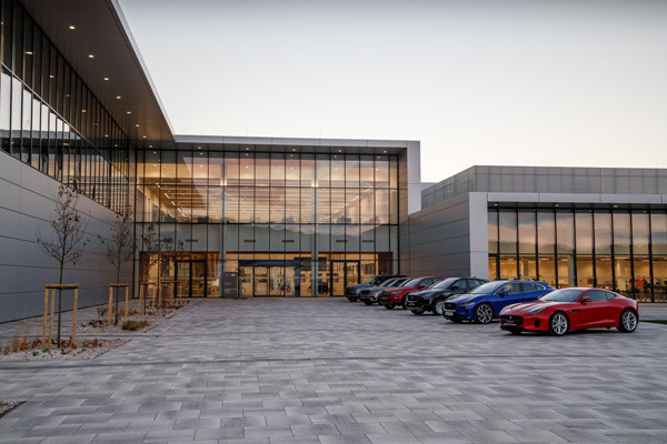 Jaguar Land Rover ouvre une usine de production à Nitra en Slovaquie