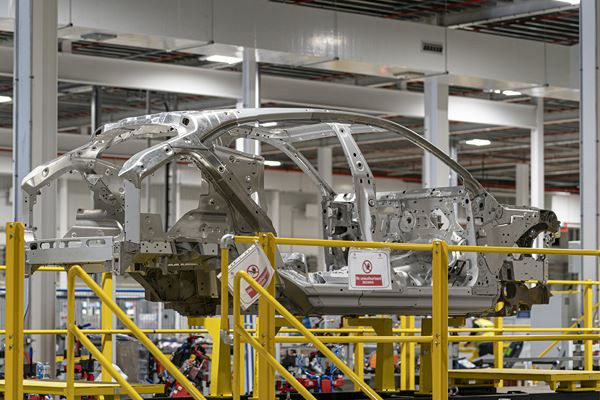 Le site de production Aston Martin de St Athan est dédié au SUV électrique DBX