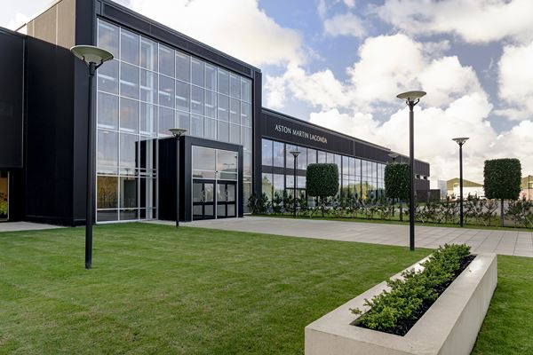 Le site de production Aston Martin de St Athan est dédié au SUV électrique DBX