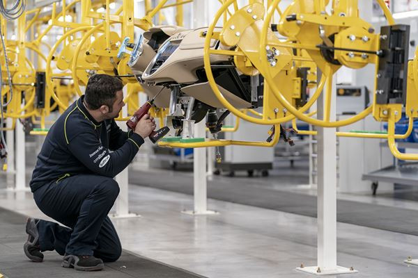 L'usine Aston Martin Lagonda de St Athan au Pays de Galles va produire le DBX