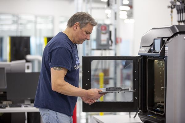 Ford s'associe à 3M et GE Healthcare pour produire des respirateurs et de masques