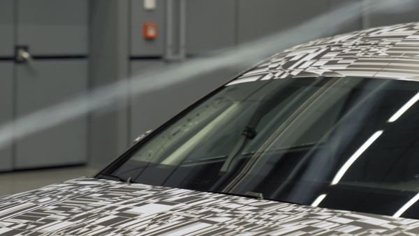 La Cupra Leon fait face à des vents allant jusqu'à 300 km/h en soufflerie