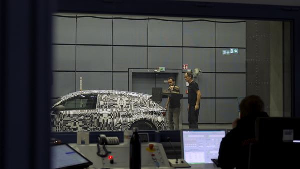 La Cupra Leon fait face à des vents allant jusqu'à 300 km/h en soufflerie