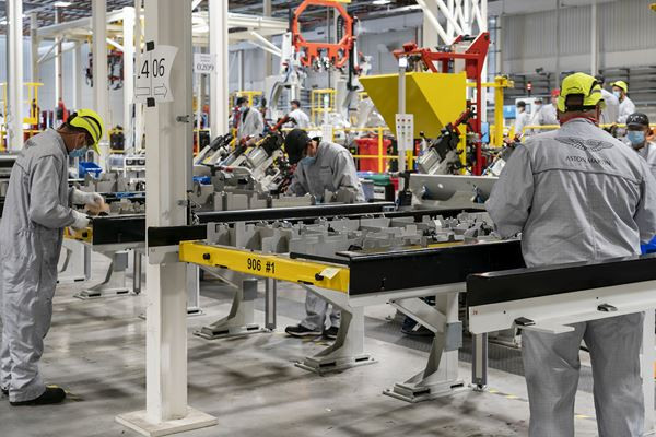 Aston Martin Lagonda redémarre progressivement la production à St Athan