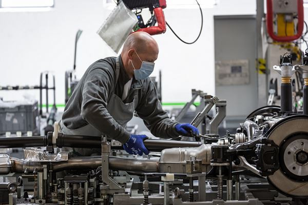 Bentley reprend progressivement la production sur le site de Crewe