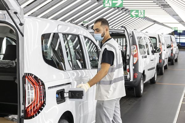 L’usine Renault de Maubeuge voit défiler plusieurs modèles de marques différentes