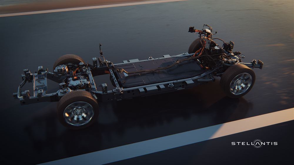 La plateforme multi-énergie STLA Frame offre une autonomie électrique de 800 km