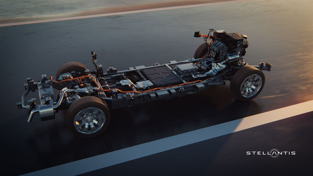 La plateforme multi-énergie STLA Frame offre une autonomie électrique de 800 km