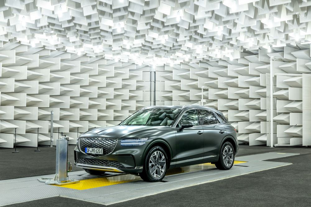 La chambre semi-anéchoïque Hyundai permet de réaliser des essais sur le niveau de bruits et vibrations