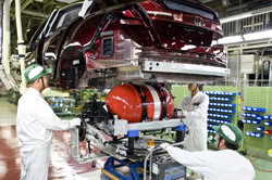 La production de la nouvelle Honda FCX Clarity à pile à combustible a démarrée