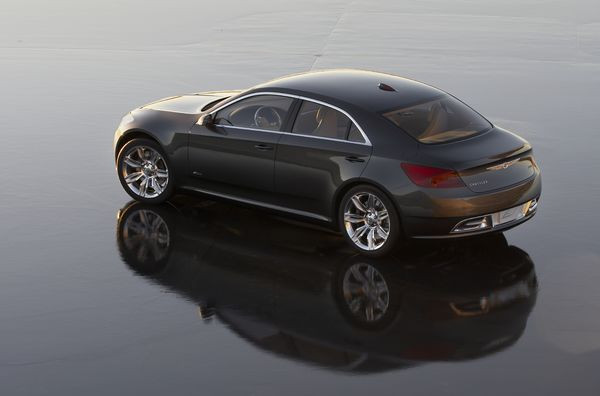 La Chrysler 200C EV Concept dispose d’une autonomie en mode électrique d’environ 64 km