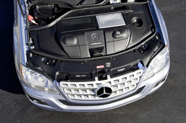Le Mercedes ML se met à l’heure de l’hybride