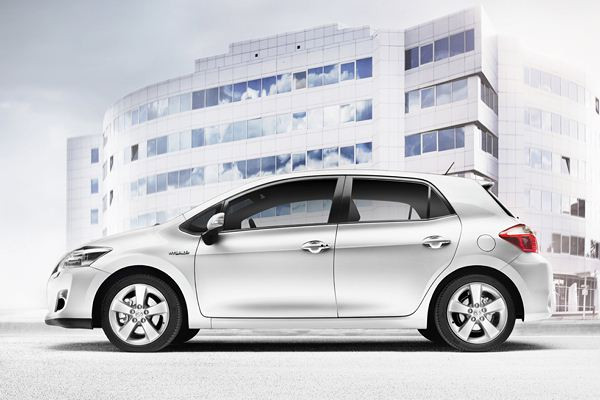 La nouvelle Toyota Auris HSD hybride fait ses premiers pas à Genève