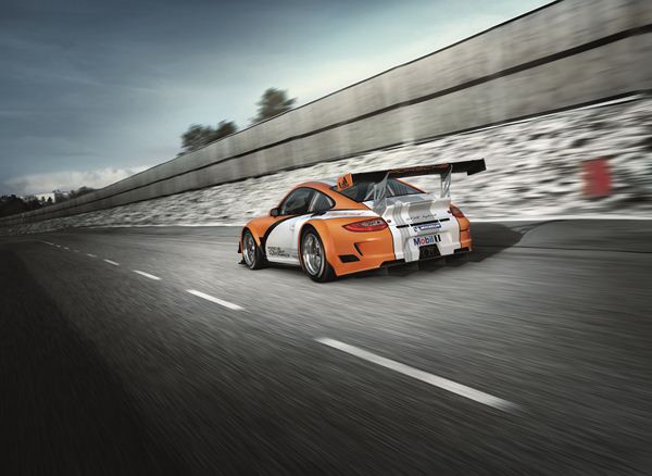 Porche dévoile une version hybride de Porsche 911 GT3 R à Genève