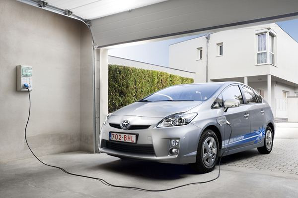Une centaine de véhicules hybrides rechargeables Toyota en test à Strasbourg