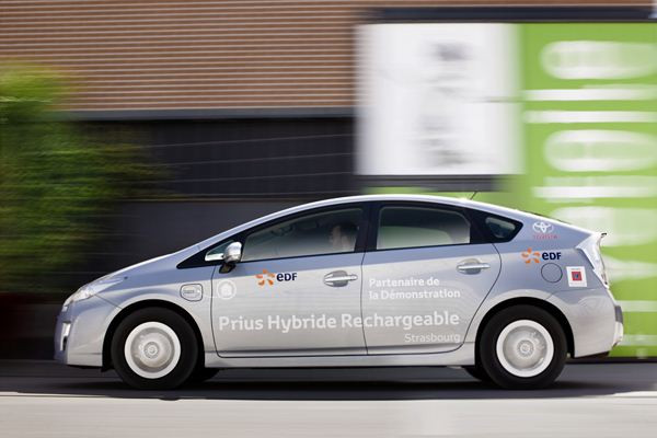 Une centaine de véhicules hybrides rechargeables Toyota en test à Strasbourg