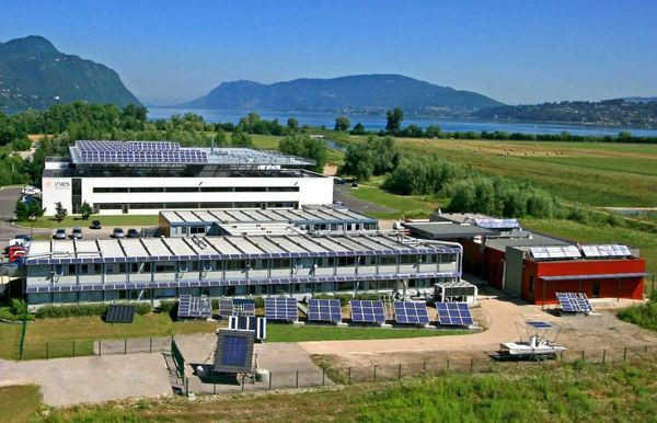 L'INES teste l'alimentation du véhicule électrique en énergie photovoltaïque