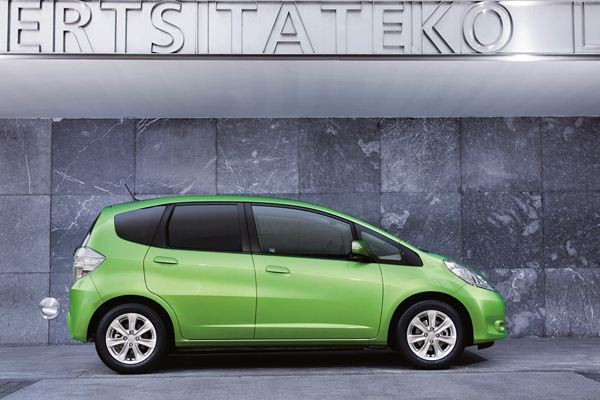 Honda présente sa première citadine hybride
