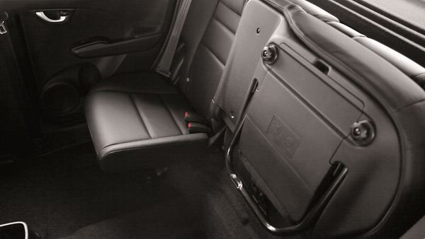 Honda présente sa première citadine hybride