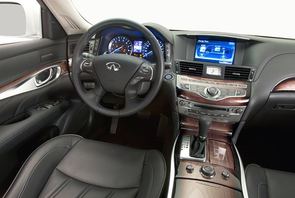 La déclinaison hybride l'Infiniti M optimise l'utilisation de son moteur électrique