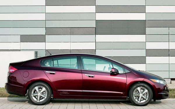 Premiers tours de roues avec la Honda FCX Clarity à hydrogène à Paris