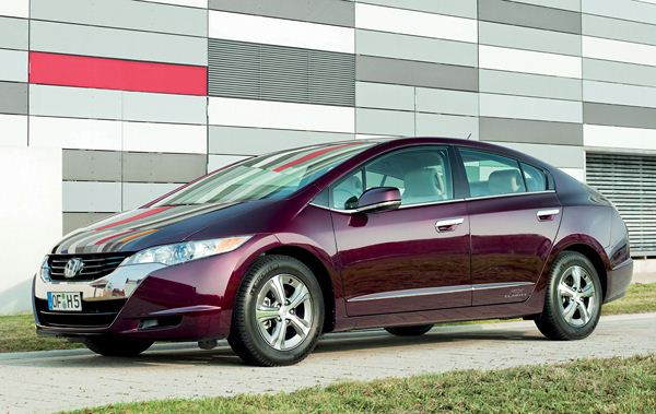 Premiers tours de roues avec la Honda FCX Clarity à hydrogène à Paris