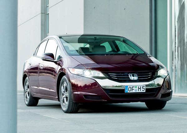 Premiers tours de roues avec la Honda FCX Clarity à hydrogène à Paris
