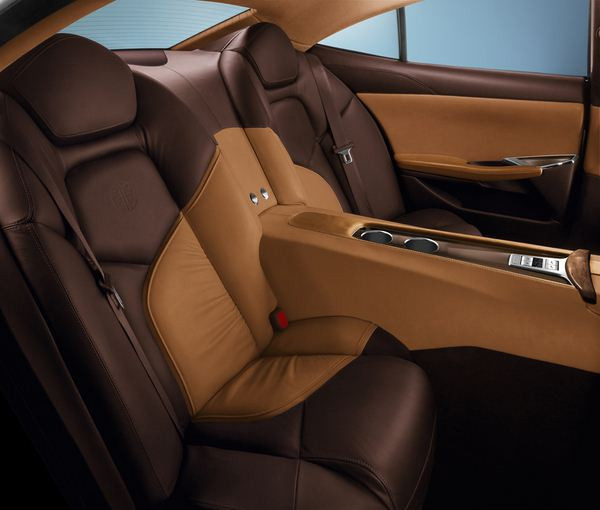 Fisker présente sa berline quatre portes quatre places hybride rechargeable