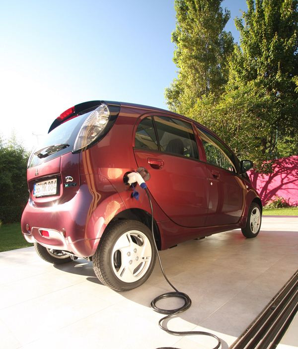 Mitsubishi lance la i-MiEV électrique en France