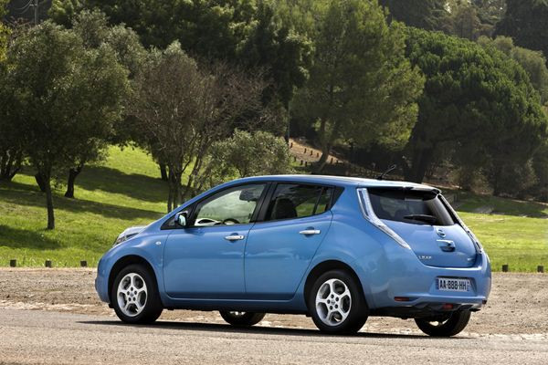 Premiers tours de roues avec la Nissan Leaf électrique